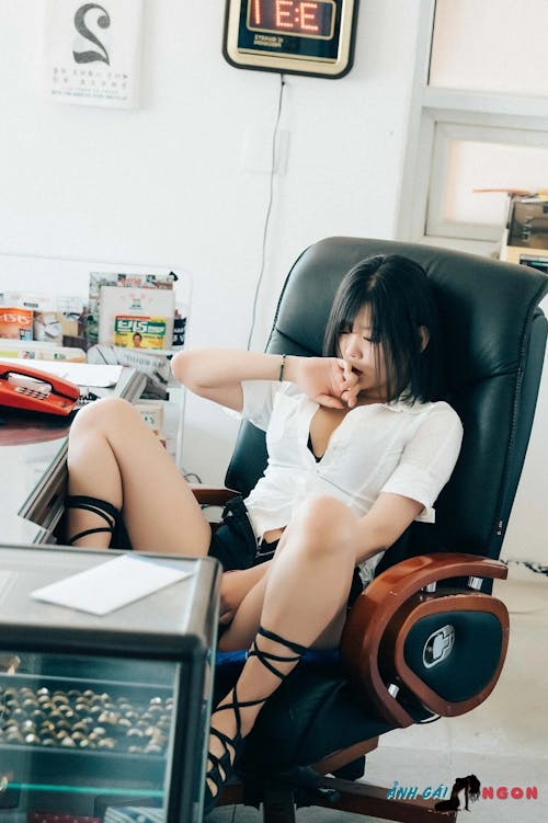 Gái Hàn ZIA.Kwon 권지아 Cô Đơn Thèm Tình, Thủ Dâm Cực Nứng Trong Giờ Làm